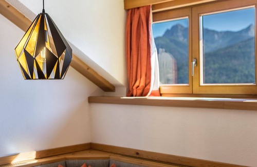 Villabassa Apartment | Apartment Häuslerhof Larix with Mountain View & Wi-Fi