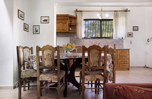 Agia Marina Apartment | Apartment 'Heaven's Resort' with Mountain View, Wi-Fi and Air Conditioning