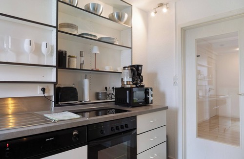 Bettenhausen Apartment | Apartment 'Herkules' with Balcony, Wi-Fi and Air Conditioning