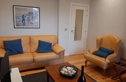 Zarautz Apartment | Apartment Herrikobarra 2 - in the center 500m from the beach by Egona