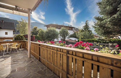 Villabassa Apartment | Apartment "Hofer Sandra" with Mountain View, Wi-Fi, Terrace and Garden