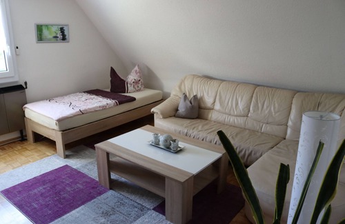 Steisslingen Apartment | Apartment 'Honacker' with Private Terrace, Shared Garden and Wi-Fi