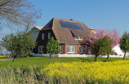 Nordstrand Apartment | Apartment 'Hooge' with Private Terrace, Shared Garden and Wi-Fi