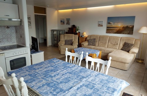 Scharbeutz Apartment | Apartment house Terrassenhügel - Strandallee 140 - direct beach location - lake view
