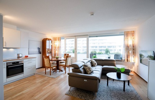 Scharbeutz Apartment | Apartment house Terrassenhügel - Strandallee 140, direct beach location - sea view