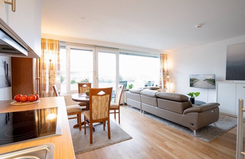Scharbeutz Apartment | Apartment house Terrassenhügel - Strandallee 140, direct beach location - sea view