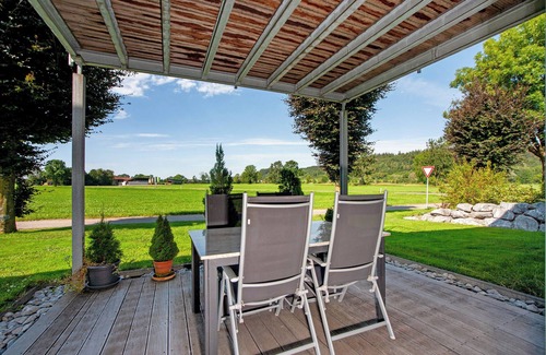 Wuchzenhofen Apartment | Apartment 'Im Allgäu - Biber 1' with Private Terrace, Shared Garden and Wi-Fi