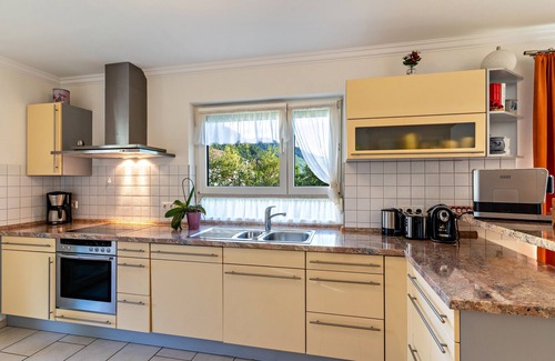 Zell am Harmersbach Apartment | Apartment 'Im Rosengarten' with Mountain View, Private Terrace and Wi-Fi