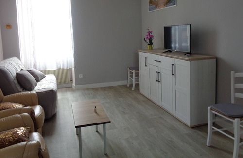 Saint-Jean-d'Angely Apartment | Apartment in Saint-Jean-d'Angély