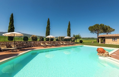Gallina Apartment | Apartment 'Il Giogo' with Shared Pool, Wi-Fi and Air Conditioning