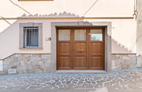 Scano di Montiferro Apartment | Apartment 'Il Fascino Del Borgo' with Wi-Fi and Air Conditioning