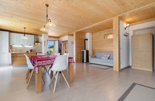 Trambileno Apartment | Apartment 'Il Biancospino' with Mountain View, Private Garden and Wi-Fi