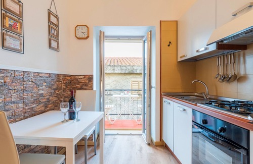 Loceri Apartment | Apartment 'Il Cinghiale Bianco' with Balcony, Wi-Fi and Air Conditioning