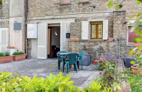 Giugnano Apartment | Apartment 'Il Nido Toscano' with Mountain View, Private Terrace and Private Garden