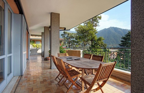 Cernobbio Apartment | Apartment "Il Parco Cernobbio" with Lake View, Wi-Fi, A/C, Terrace & Garden