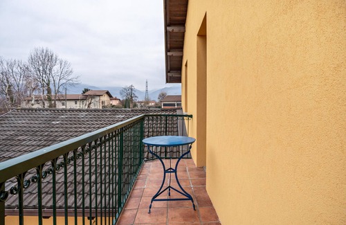 Boves Apartment | Apartment 'Il Tetto Dolce' with Mountain View and Balcony