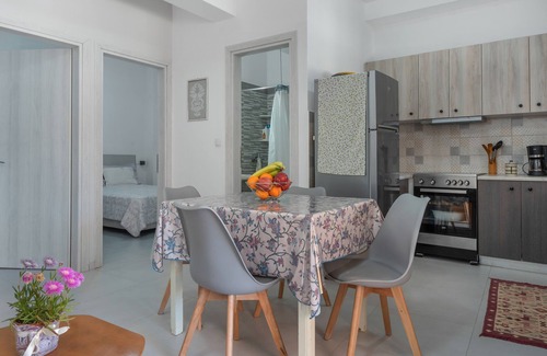 Panormos Apartment | Apartment 'Iliana 2' with Mountain View, Wi-Fi and Air Conditioning