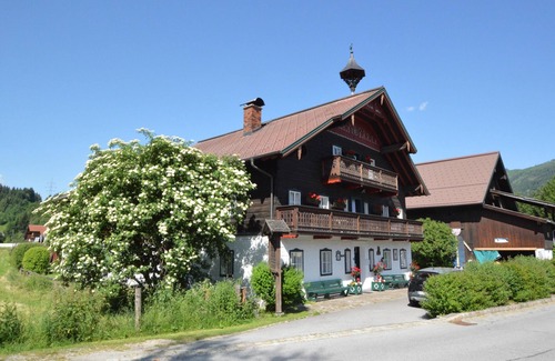 Flachau Apartment | Apartment in 300-year-old authentic farmhouse