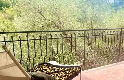 Vallebona Apartment | apartment in 70´s building in the Olive Jungle 3km off the mediterranean