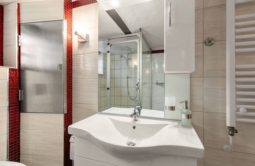 Grevesmuehlen Apartment | Apartment in a charming neighbourhood