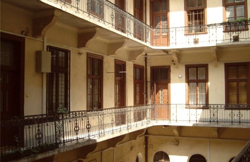 Csarnok negyed Apartment | Apartment in a classic apartment building in the Jozsefstadt in Budapest Hungary