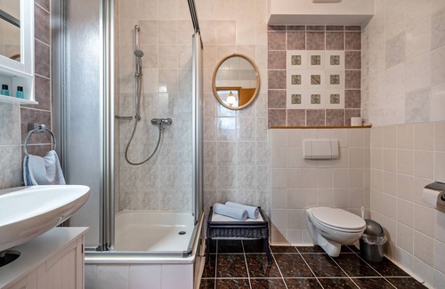Nussdorf am Inn House | Apartment In A Hotel 'Nußdorfer Hof - Apartment 9' with Mountain View and Wi-Fi