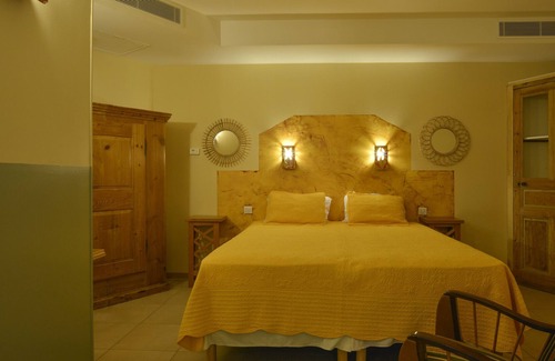 Porto Pollo House | Apartment In A Hotel 'Demeure Pianura 2 À 4 Pers' with Shared Pool and Private Terrace