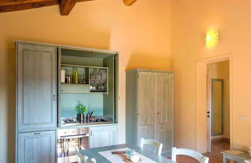 Anghiari Apartment | Apartment in a holiday home