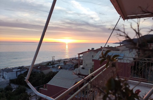 Parga Apartment | Apartment In A Hotel 'Ermioniroom 1' with Sea View, Wi-Fi and Air Conditioning