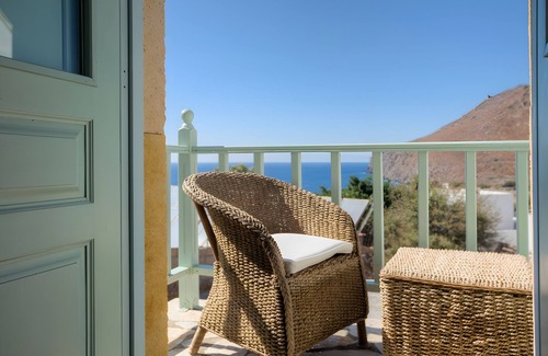 Skala Apartment | Apartment In A Hotel 'Family Room No 1' with Shared Pool, Wi-Fi and Air Conditioning