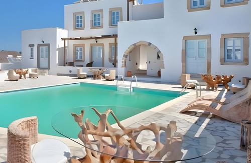 Skala Apartment | Apartment In A Hotel 'Family Room No 1' with Shared Pool, Wi-Fi and Air Conditioning