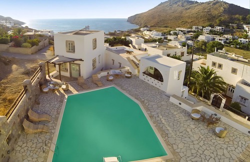 Skala Apartment | Apartment In A Hotel 'Family Room No 1' with Shared Pool, Wi-Fi and Air Conditioning