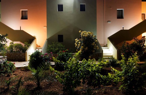 Lefkos Apartment | Apartment In A Hotel 'Miraluna Studio 2' with Private Terrace, Wi-Fi and Air Conditioning