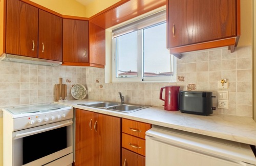 Agios Stefanos Avliotes Apartment | Apartment In A Hotel 'Kosmos Studio 7' with Shared Terrace, Wi-Fi and Air Conditioning