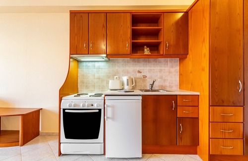 Agios Stefanos Avliotes Apartment | Apartment In A Hotel 'Kosmos Studio 5' with Shared Terrace, Wi-Fi and Air Conditioning