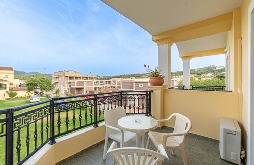 Agios Stefanos Avliotes Apartment | Apartment In A Hotel 'Kosmos Studio 5' with Shared Terrace, Wi-Fi and Air Conditioning