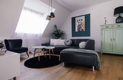 Feudenheim Apartment | Apartment in a quiet location, central to the city center, with upscale furnishings
