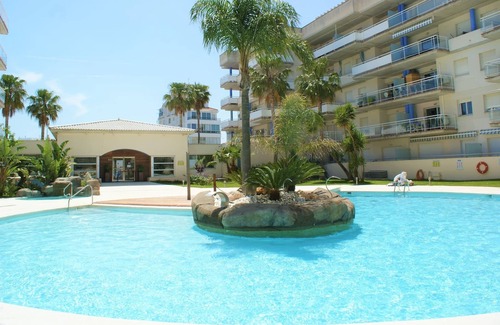 Santa Margarida Apartment | Apartment in a residential AV-24