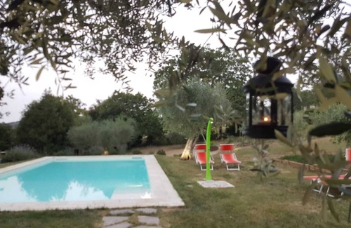Tavullia House | Apartment in a two-family house with exclusive park and pool 10' from the sea