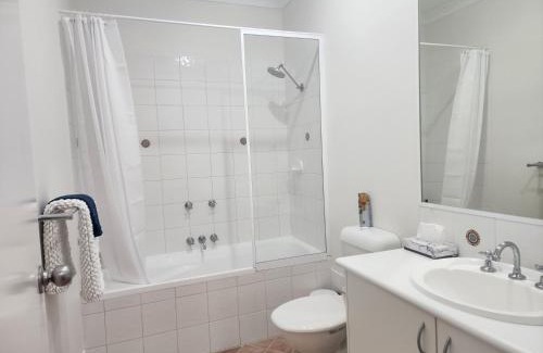 Halls Head Apartment | Apartment in Apollo Quays resort with shared Jetty