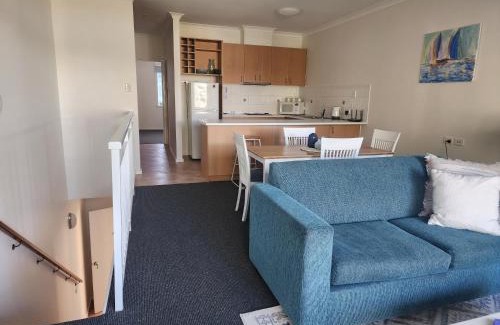 Halls Head Apartment | Apartment in Apollo Quays resort with shared Jetty