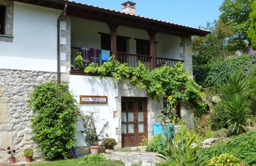 Llamigo Apartment | Apartment in Asturian country house, close to beach