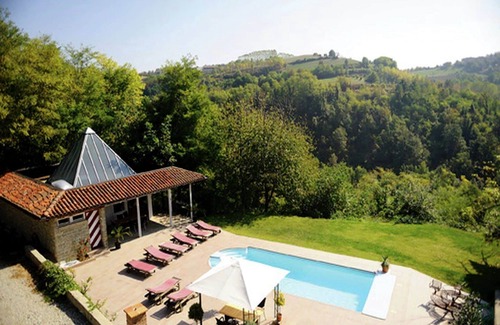 Bastia Mondovi Villa | Apartment in Bastia Mondovì with Pool