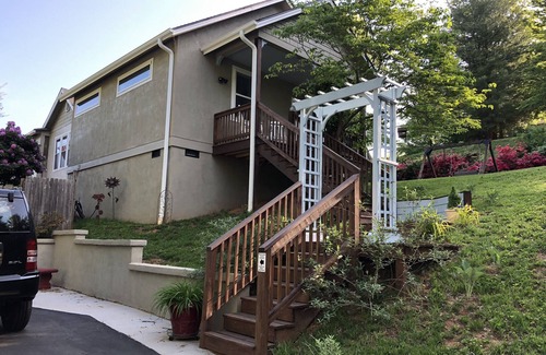 Asheville Apartment | Apartment in Biltmore Village - Closest rental to the Biltmore Estate entrance