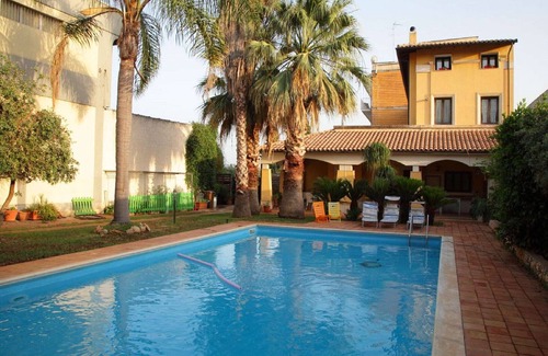 Floridia Villa | Apartment in Catania with Italian Charm