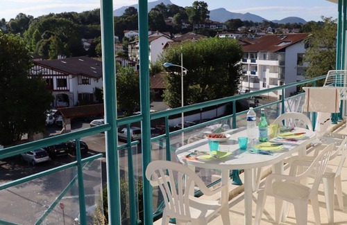 Ciboure Apartment | Apartment in Ciboure with heated pool and private parking