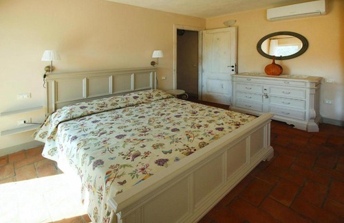 Collesalvetti Apartment | Apartment in Cologne with garden