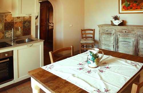 Collesalvetti Apartment | Apartment in Cologne with garden