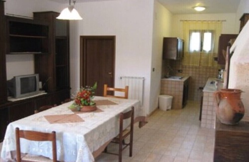 Oria Apartment | Apartment in complex with ample parking and close to 15min from the sea