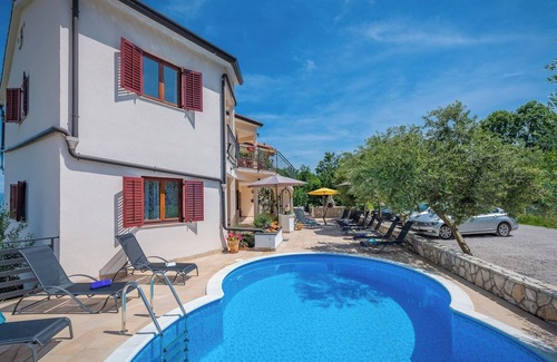 Drenje Apartment | Apartment in Drenje with Sea View & Pool